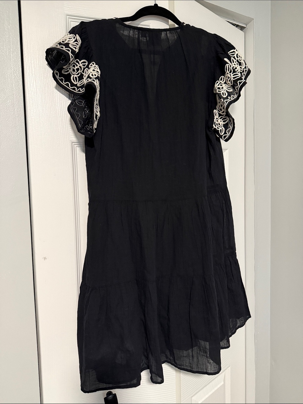 GAP Black Dress with White Floral Embroidery - Picture 4 of 6